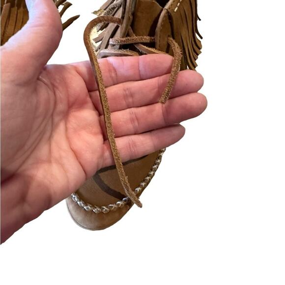 Ugg Women’s Size 5 Golden Brown Suede Fringed Moccasin Style Booties - Picture 8 of 12